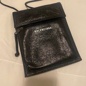MEN'S EXPLORER SMALL POUCH WITH STRAP IN BLACK